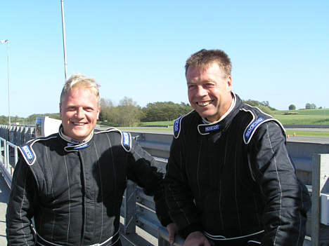 Lasse Jacobsen og Martin Kristensen var tydeligt lykkelige over sejren, samt over at Porsche'n holdt hjem i dens første løb i Danmark.